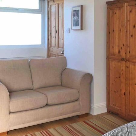 Modern Studio Apartment Near Town Centre Poole Exteriör bild