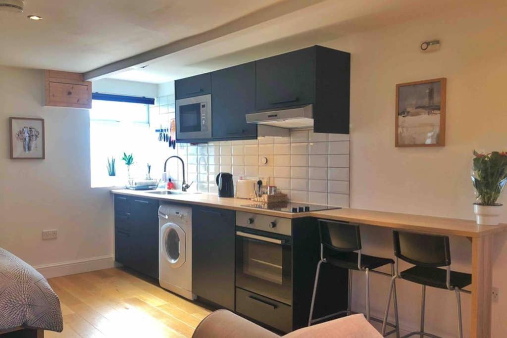Modern Studio Apartment Near Town Centre Poole Exteriör bild