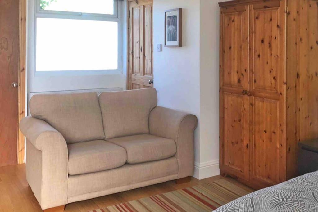 Modern Studio Apartment Near Town Centre Poole Exteriör bild