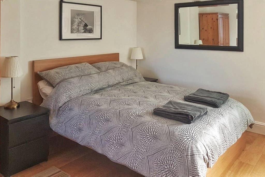 Modern Studio Apartment Near Town Centre Poole Exteriör bild